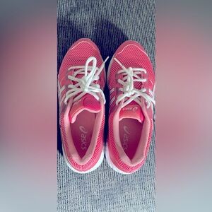 Womens/girls shoes size 6